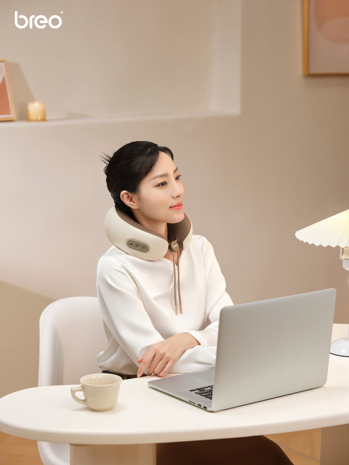  Gối Massage Cổ BREO C1 - Rung Xoa Làm Nóng Thư Giãn Cổ - Nhỏ Gọn Tiện Lợi 